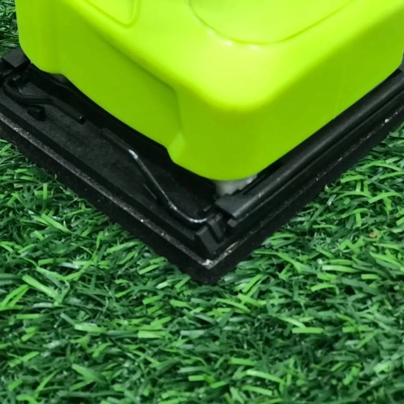 سنباده لرزان مربعی برقی ایکس کورت مدل xsb03-110